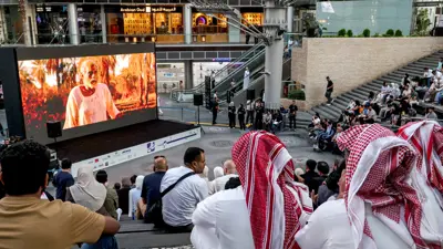 أردنيون يحضرون فيلما ضمن فعاليات المهرجان