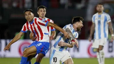 ليونيل ميسي في مباراة باراغواي والأرجنتين