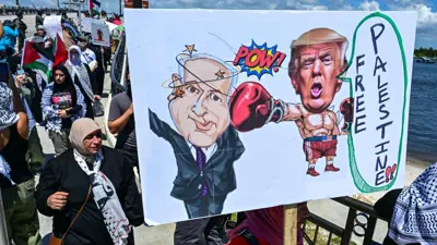 لوحة رفعها مؤيدون للفلسطينيين في الولايات المتحدة
