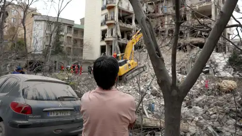 مبنى سكني مدمر في شمال طهران