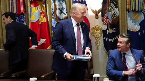 ترامب وهيسغيث 