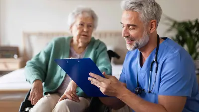 مساعدة كبار السن (تعبيرية)