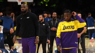 ليبرون جيمس وابنه بروني يصنعان التاريخ في دوري السلة الأمريكي