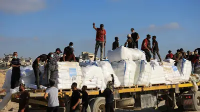 من توزيع المساعدات في قطاع غزة