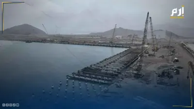 رافعات تعمل على بناء محطة ميناء تشاناكي في البيرو