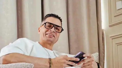 المغني الشعبي المصري حسن شاكوش