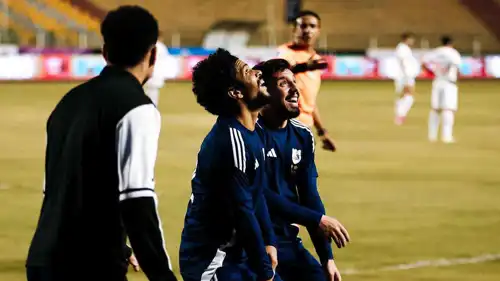 احتفال لاعبو إنبي بالفوز على الزمالك
