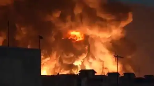 نيران تتصاعد من مواقع تخزين النفط في طهران