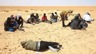 مهاجرون أفارقة عالقون في الصحراء