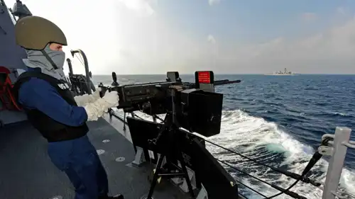 جندي في مضيق باب المندب