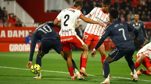 لمسة اليد التي حرمت مبابي من تسجيل هدف في جيرونا