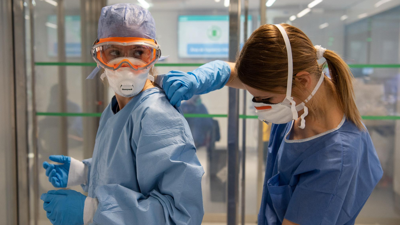 كوادر صحية خلال جائحة فيروس كورونا