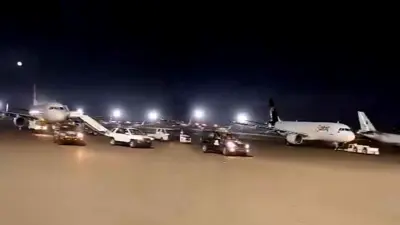 خلال إخلاء الطائرات من مطار معيتيقة