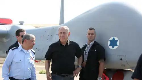 نتنياهو خلال زيارة قاعدة جوية إسرائيلية