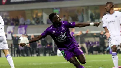 مروان الصحفي يحتفل بأهدافه