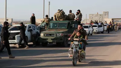 موكب عسكري متجه إلى اللاذقية