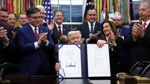 ترامب بعد التوقيع على القرار
