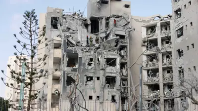 أضرار لحقت بمبنى جراء هجوم إيراني في بئر السبع جنوب إسرائيل