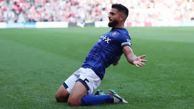 سام مرسي لاعب وسط إيبسويتش تاون الإنجليزي