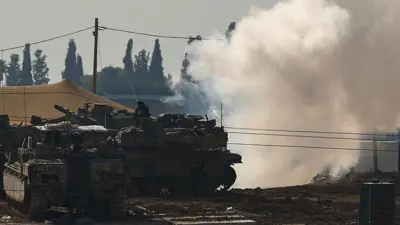 دبابات إسرائيلية في منطقة حدود قطاع غزة