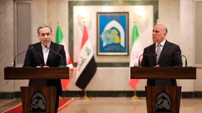 وزير الخارجية الإيراني، عباس عراقجي مع نظيره العراقي فؤاد حسين