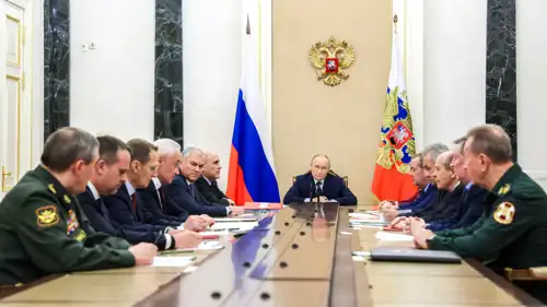 الرئيس الروسي فلاديمير بوتن خلال اجتماع أمني في الكرملين