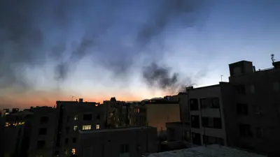 دخان بعد قصف إسرائيلي على طهران