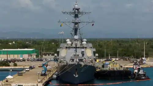 المدمرة الموجهة بالصواريخ يو إس إس جرافيلي