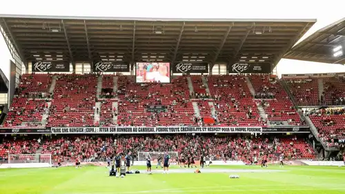 ملعب نادي رين الفرنسي قبل مباراة بالدوري 