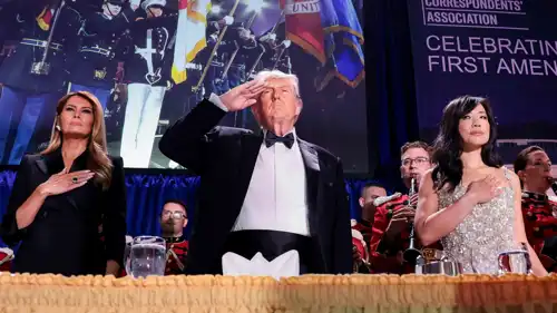 ترامب وميلانيا في الحفل قبل الحادث