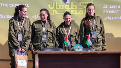 المجندات الأربع لحظة الإفراج عنهن من غزة