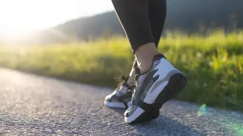 المشي - تعبيرية