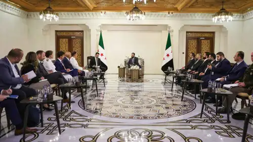 خلال لقاء الشرع مع قائد القيادة المركزية الأمريكية والوفد المرافق له