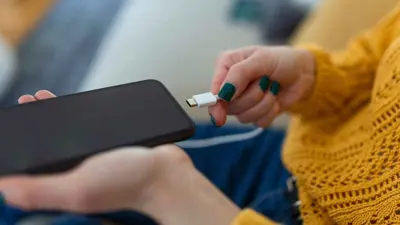 شحن بطارية الهاتف