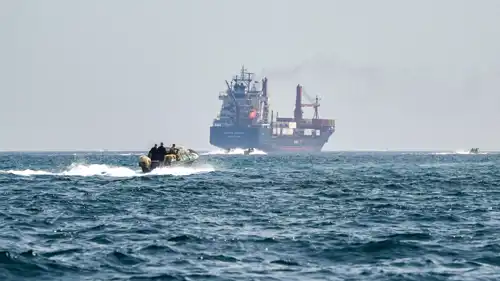 سفن تعبر مضيق هرمز