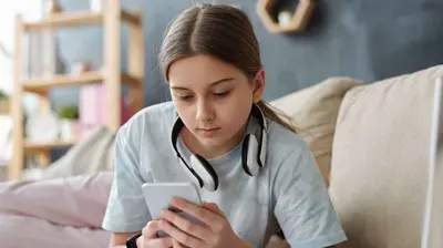 استخدام المراهقين للهواتف المحمولة