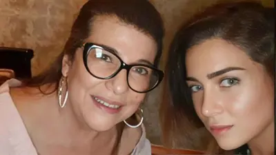 مي عز الدين ووالدتها