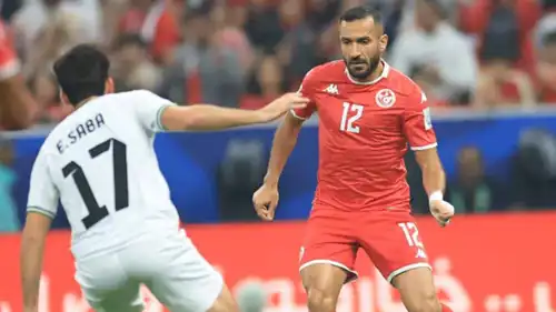 علي معلول لاعب منتخب تونس في مباراة فلسطين