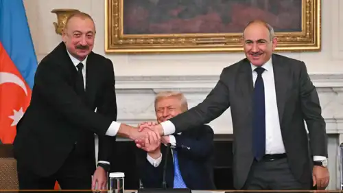 ترامب وعلييف وباشينيان بعد توقيع الاتفاق