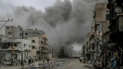 دخان يتصاعد إثر قصف إسرائيلي على غزة