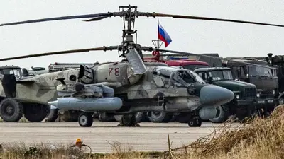 مروحية وآليات عسكرية روسية في مطار القامشلي
