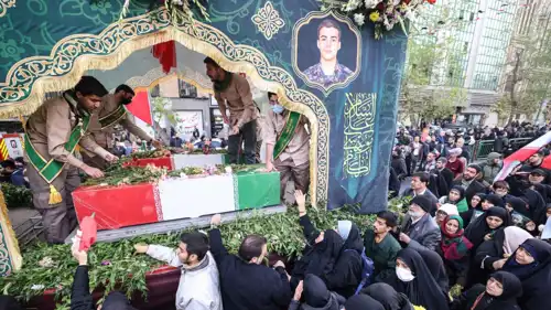 جنازة رجل أمن قتل في احتجاجات إيران