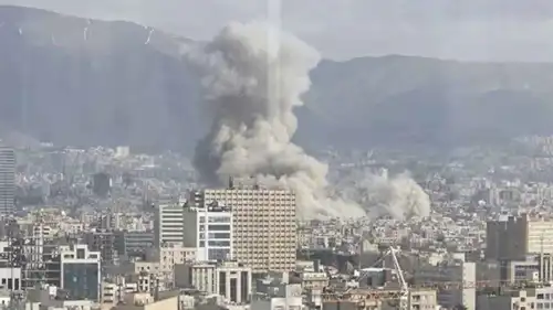 جانب من القصف الإسرائيلي على إيران
