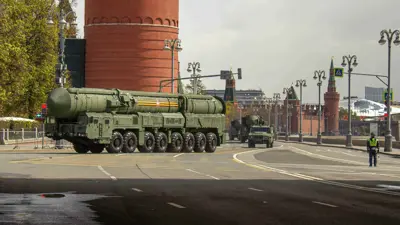 من استعراض للصواريخ الروسية العابرة للقارات في الساحة الحمراء