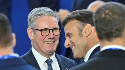 كير ستارمر  و إيمانويل ماكرون