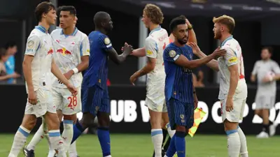 لاعبو الهلال مع سالزبورغ