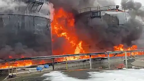 قصف أوكراني على خزانات نفط روسية