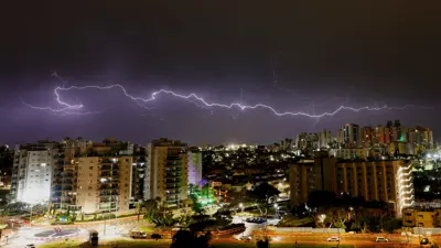 صاعقة رعدية في سماء عسقلان