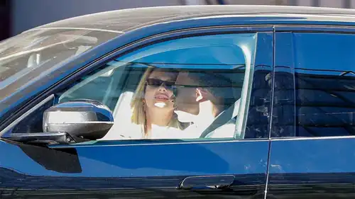 مبابي مع صديقته إستر إكسبوسيتو