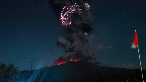 بركان ليوتوبي لاكي-لاكي في إندونيسيا